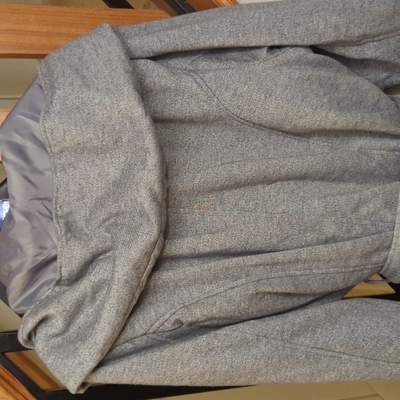 Grey lined coat - Picture 5 of 5